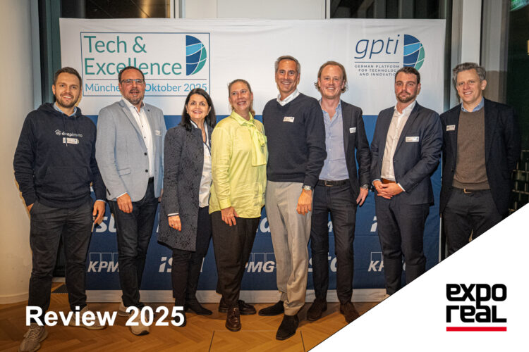 Review Expo Real 2025 gpti vor Fotowand